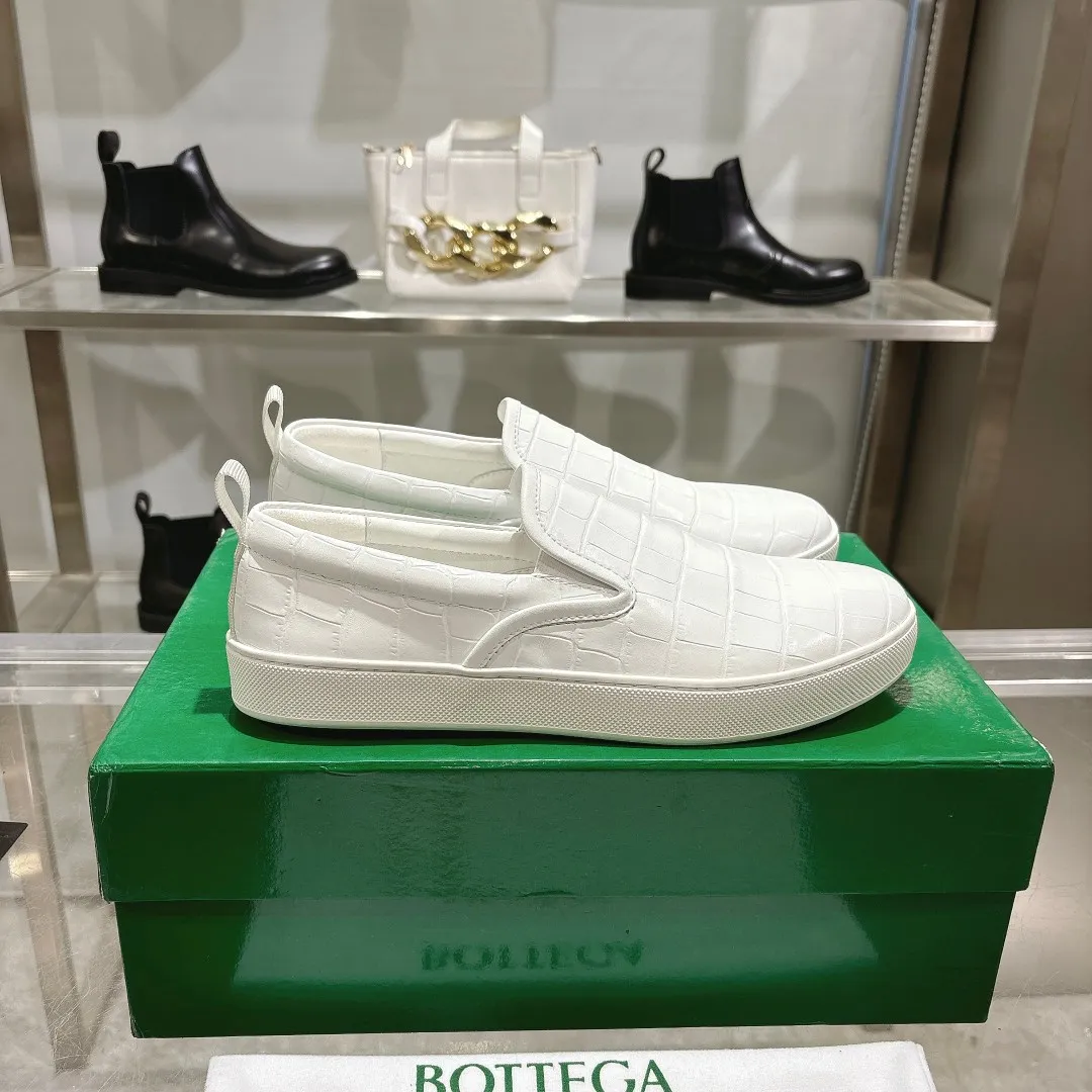 [BV] Top P: 720💰 Couple style, Size: Female 35-39, Male 39--44 (Female 40. Male 38. 45, non-refundable) Bottega Veneta 2025 new model, the highest version in the counter, Bottega Veneta counter synchronization style! Round toe braided slip-on shoes! Imported cowhide leather surface, original molded outsole! 1:1 replica! !